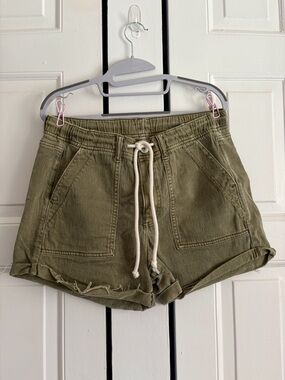 American Eagle Outfitters Khaki Shorts Olive Green